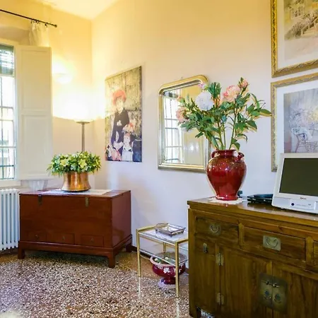 Strategico Centro, Fiera, Ospedale アパート *